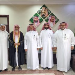 الأستاذ مبارك بن عبيد الظفيري يتلقى التهاني والتبريكات بمناسبة تخرج المهندس راكان وحصوله على الدبلوم