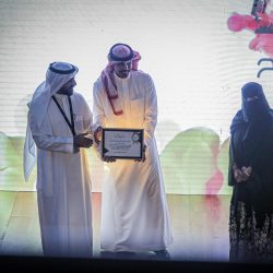 *محافظ محايل يلتقي رئيس صالون السَّحَر الثقافي*