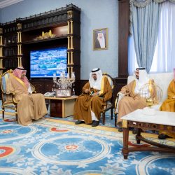 *فرحة تخرج الابن من الجامعة: لحظة تُخلد في القلب*