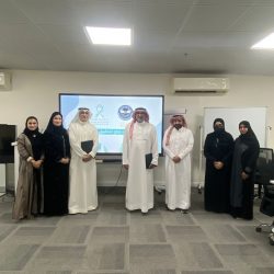 في مشهد يفيض بالوفاء.. أمين جمعية جازان يزور الشيخ عبدالله العثيم ويشيد بدعمه للعمل الخيري