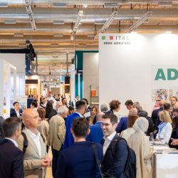 أمير الباحة يكرّم الطلبة الفائزين بجوائز دولية ومحلية .