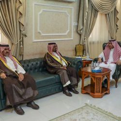 مدير فرع وزارة البيئة بعسير يستقبل العبدلي ويطّلع على إصداراته العلمية في البيئة والذكاء الاصطناعي