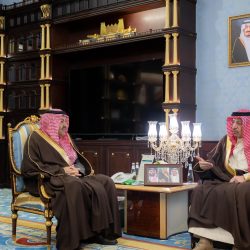 “والله أتمنى أساعدك، ولكن… أدمعت عيني!”