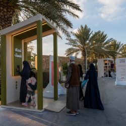 “آلة الزمن” تنقل زوار مهرجان الكتّاب والقرّاء بين العصور .