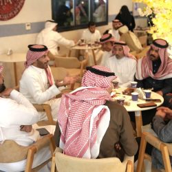 في عزلتي أعيش الجمال.