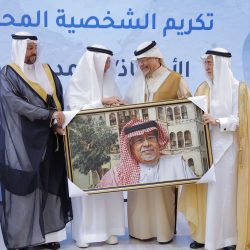 سمو أمير منطقة الباحة يسلم وثائق تملك الوحدات السكنية للمستفيدين من تبرع سمو ولي العهد .