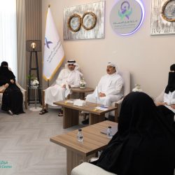 سمو أمير المنطقة الشرقية يستقبل رئيس وأعضاء مجلس إدارة جمعية قدوات لكبار السن