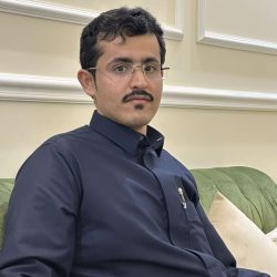 آل عثمان يزور “مدارس رؤية المجتمع العالمية” بالرياض ويشيد بتميزها التربوي والتعليمي
