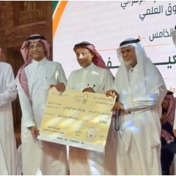 أمين الباحة يزور جولة الامتياز التجاري ويطلع على الفرص الاستثمارية المشاركة .