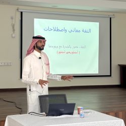 نائب أمير الباحة يشارك طلبة تعليم المنطقة انطلاقة يومهم الدراسي الأول للعام الجديد .