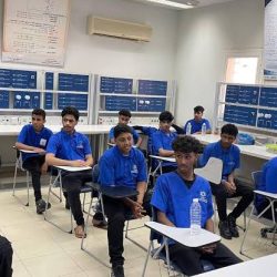 وزير الإعلام يلتقي الوفد الإعلامي المرافق لزيارة سمو ولي العهد للجمهورية الفرنسية